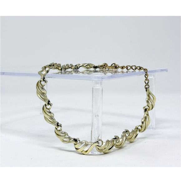 Vintage Gold Tone Fashion Necklace Chocker Hook Closure Unique Adjustable - Picture 5 of 6